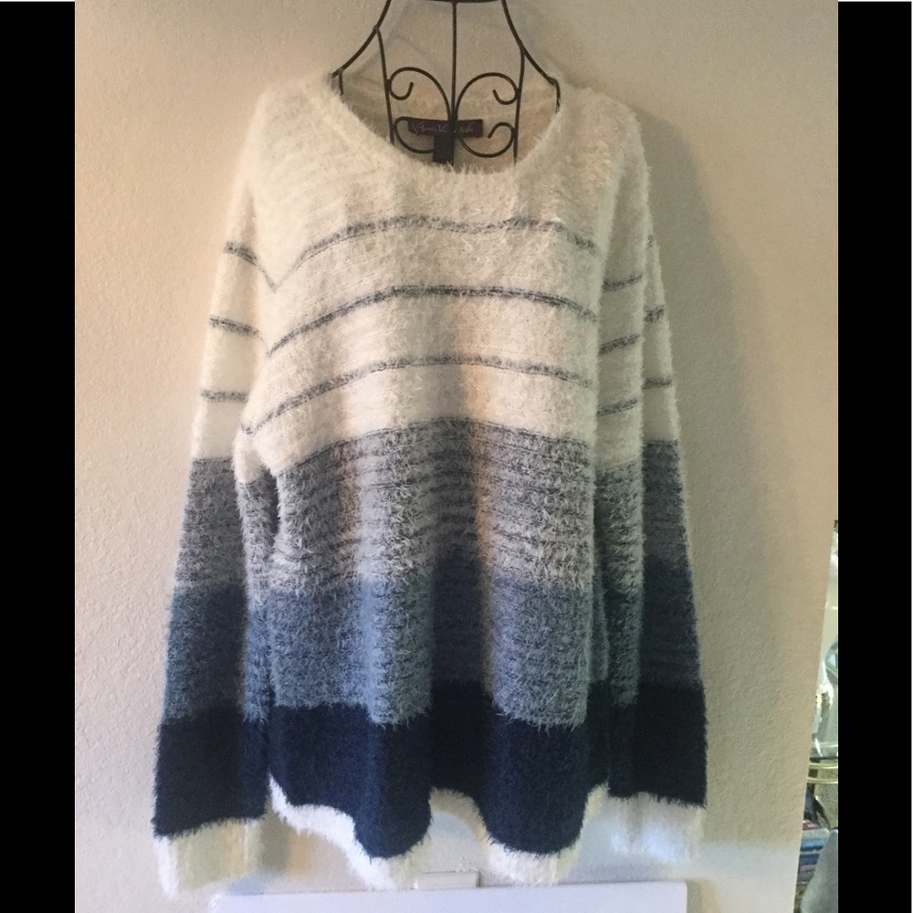 Gloria Vanderbilt Fuzzy Blues & White Sweater